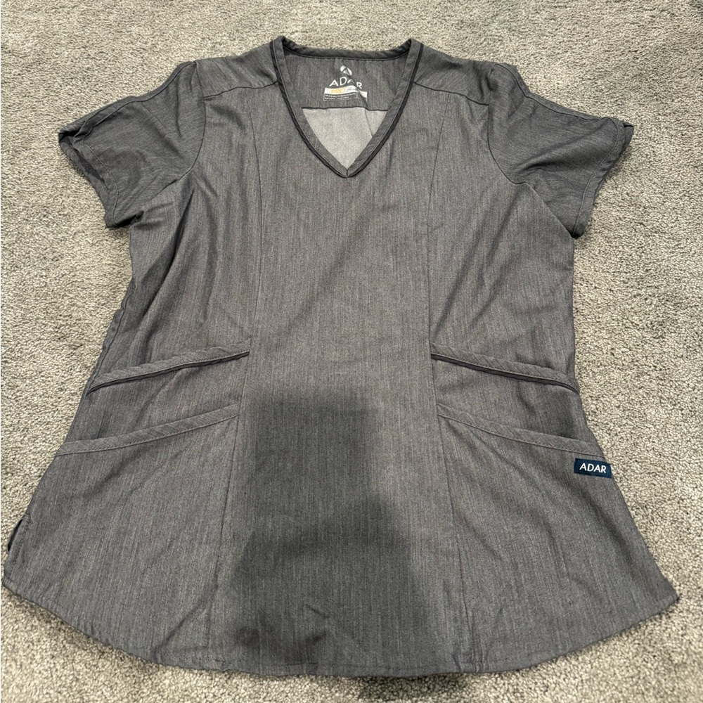 Adar Grey Scrub Top (small)